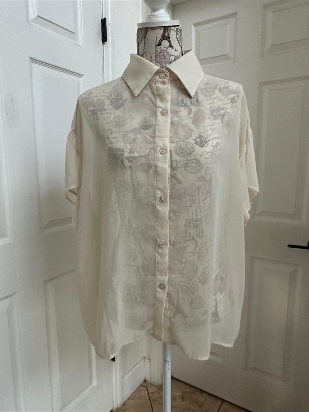 Women’s Sheer Georgette Cream Button-Front Short Sleeved Shirt Size 1X